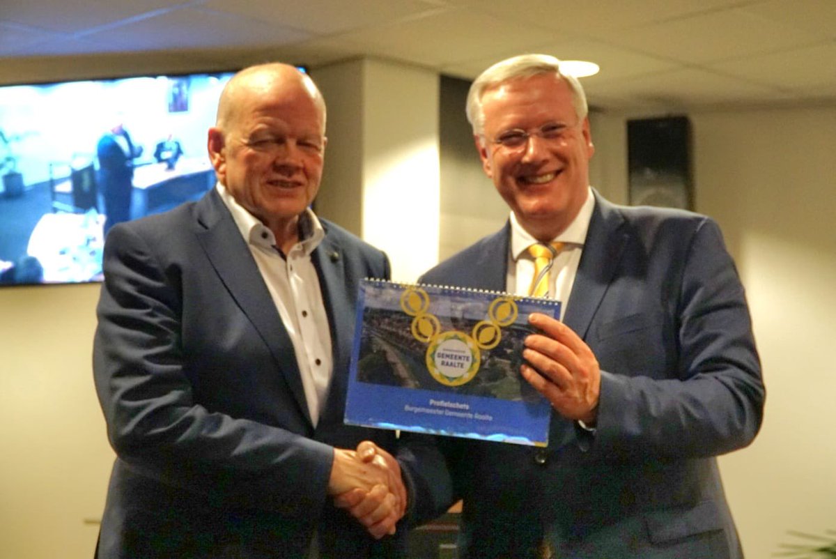 EikoSmid's tweet photo. Onze #Overijsselse @GemeenteRaalte zoekt een nieuwe, cq beste #burgemeester. De Gemeenteraad met vzt. Vertrouwenscommissie Jan Schokker bood de #profielschets aan aan Commissaris vd Koning @AndriesHeidema. Er kan digitaal gesolliciteerd worden t/m 17januari 2024 bij de CdK. https://t.co/W3v7VR9CbA