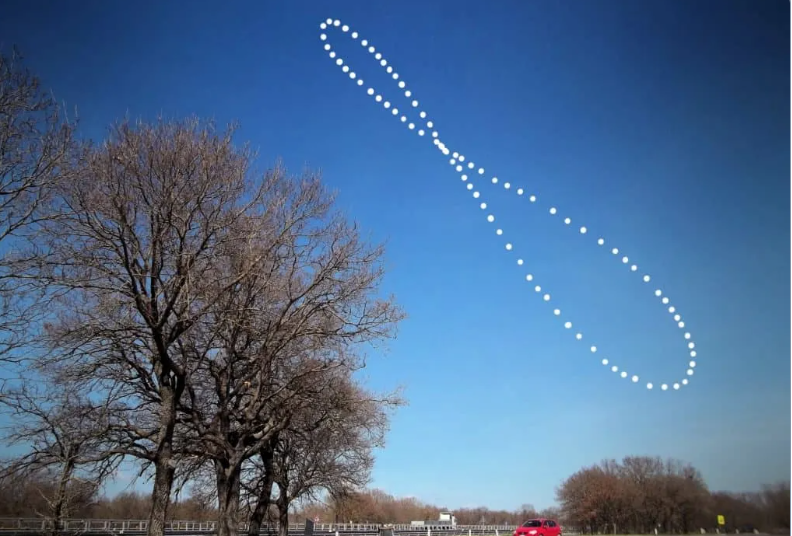 If we took a picture of the Sun every day of the year at noon, it would make a trace like this in the sky. We are at the bottom of the analemma at 10:27 tonight. Welcome to winter! ❄️⛷️🏔️