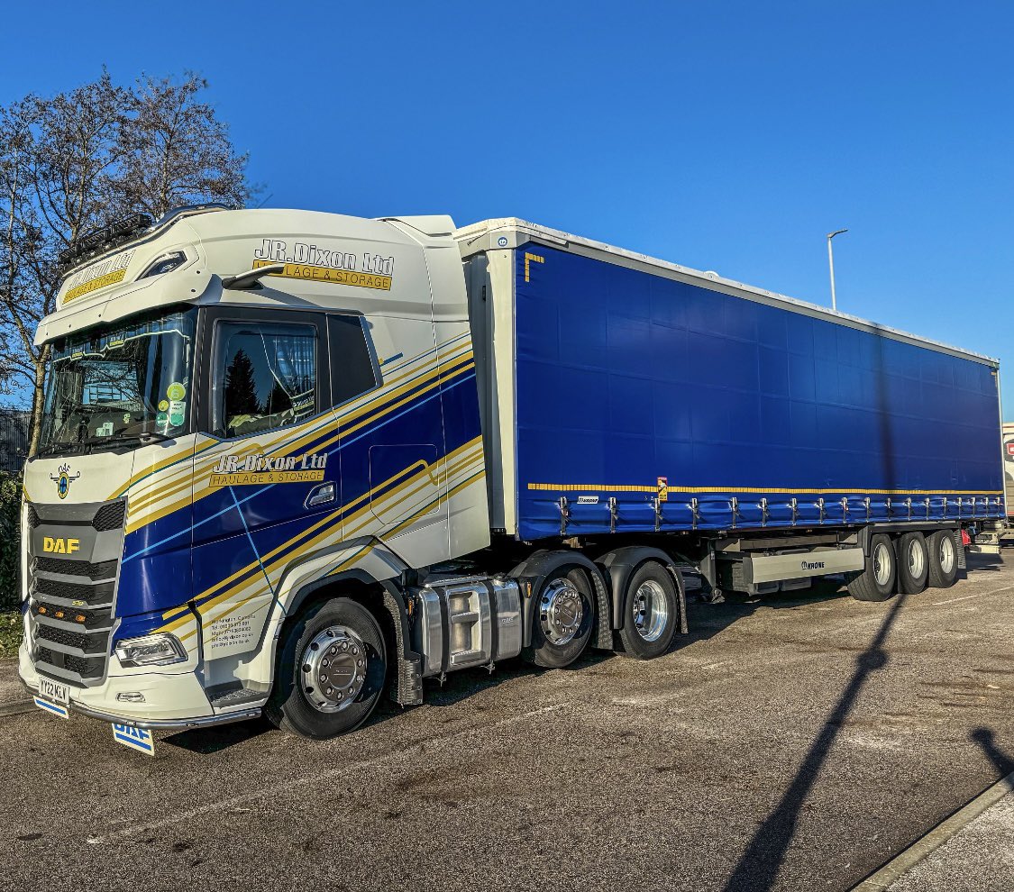 The @JRDixon DAF took a trip to @LymmTruckwash and it looks spotless! ✨

The truck is really shining in the Winter sun! ☀️

#Trucks #DAFTrucks #TruckWash #Driving #Winter #MotusCommercials