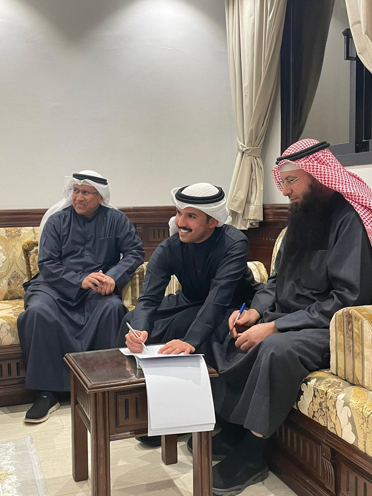 الحمدالله الذي بنعمته تتم الصالحات 
تم بحمدالله "عقد قراني"
سائلاً المولىٰ عز وجل لي ولكم 
التوفيق والبركه لما يُحبه ويرضاه
اخوكم/ حمد قضاب المطوطح