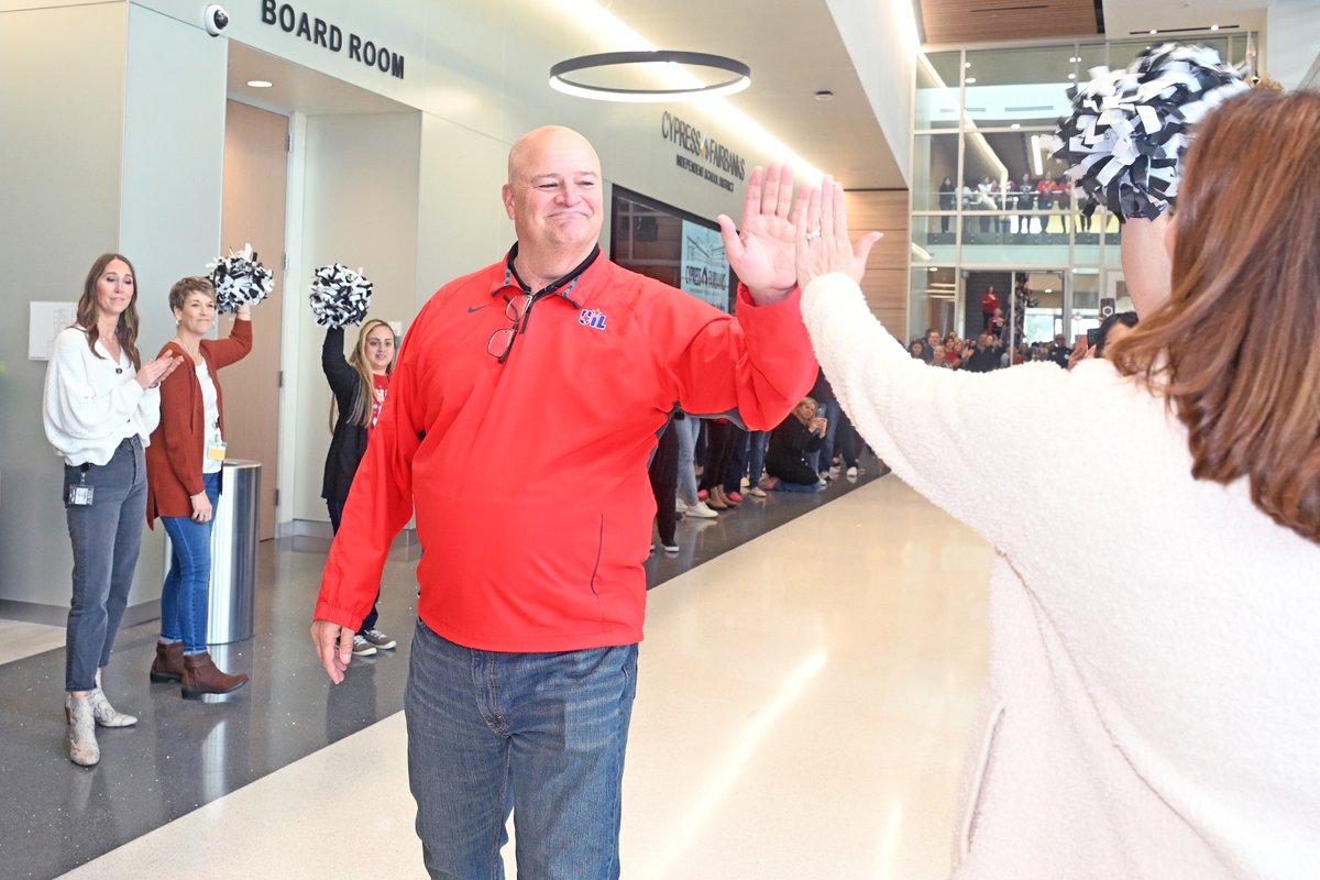 The @CyFairISD staff sent Dr. Mark Henry out in style for his retirement with a clap-out Thursday in the building that bears his name. Lots of cheers and happy tears to celebrate the superintendent on his 42 years in education and 12-plus here in CFISD. #CFISDspirit 🎉