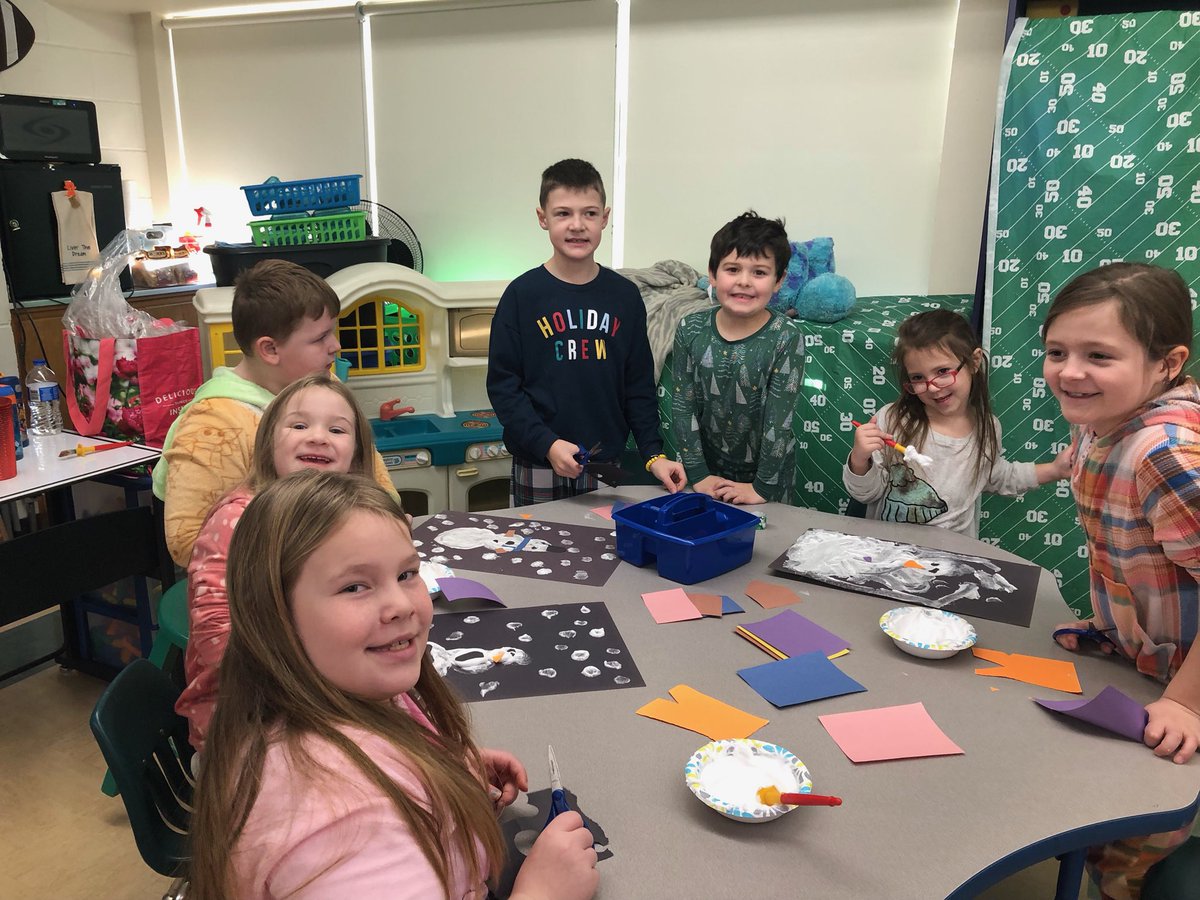 principaldupree's tweet image. PEEPS(mentoring)creating a winter craft in kindergarten/third grade together!