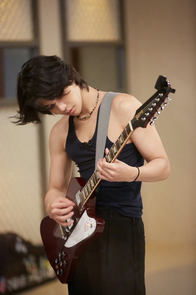 a very important thread of jeff satur playing electric guitar

#jeffsatur <a href="/jeffsatur/">𝗝 𝗘 𝗙 𝗙 𝗦 𝗔 𝗧 𝗨 𝗥 (罗杰夫)</a>