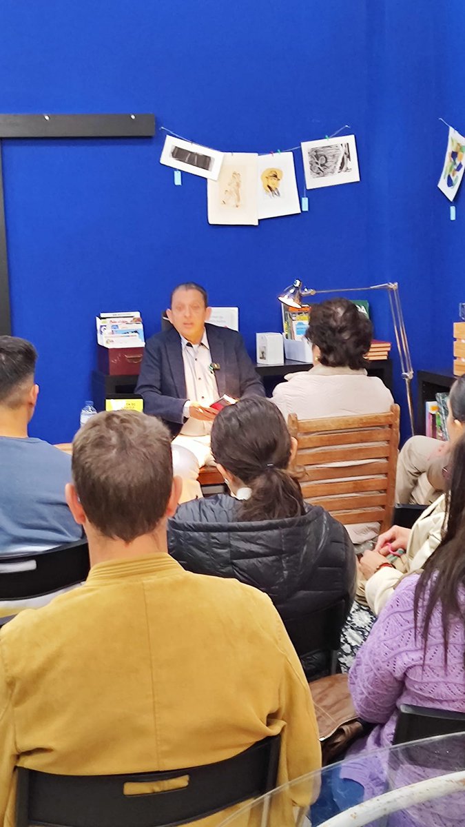 docjcalvarez's tweet photo. Orgulloso de la forma como me despido de esta etapa en España. Con la publicación y presentación de mi cuento navideño "La carta de Ricardito" Gracias a todos quienes me apoyaron y guiaron en esta vivivencia, tanto en el IVI como en el mundo literario. Esta historia continúa... https://t.co/RCpNaRh2E7