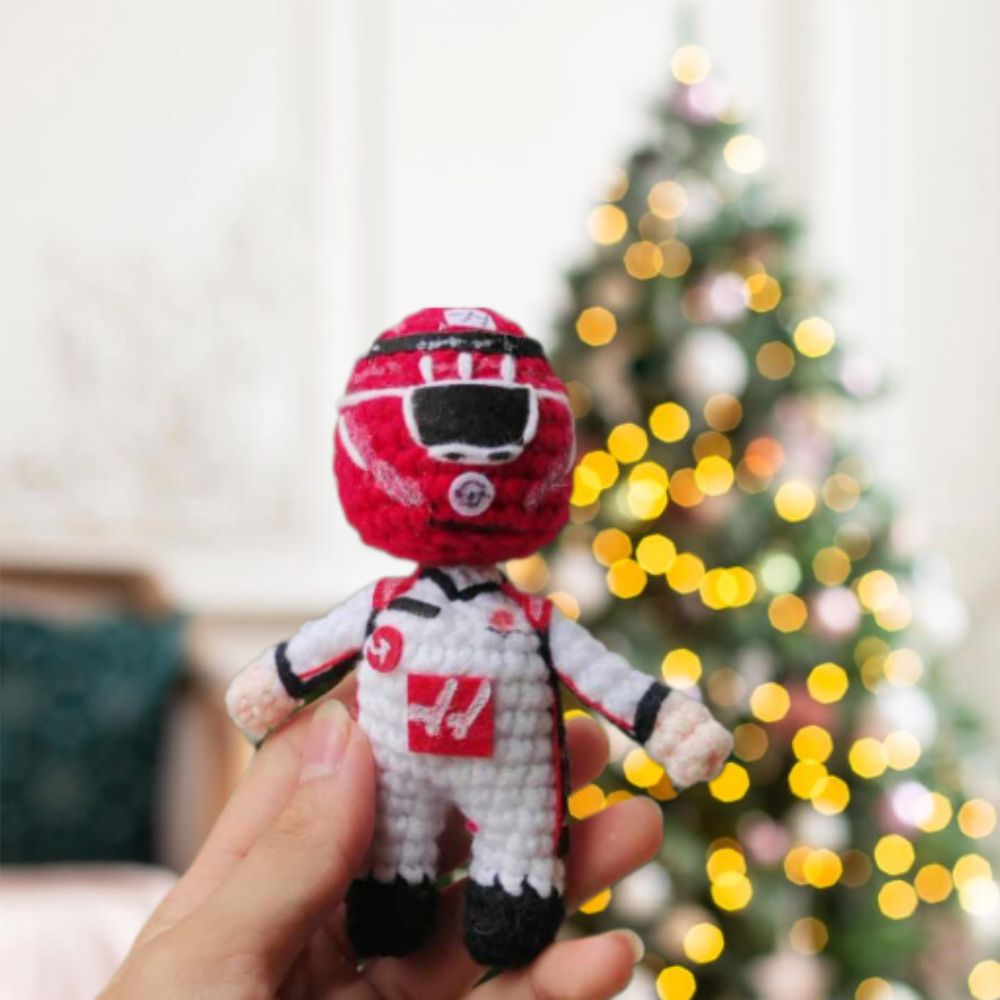 MoneyGram's tweet image. Retweet + follow @MoneyGram for a chance to get your own handmade #GiftFromGuenther.  With @HaasF1Team using MoneyGram to send gifts this holiday season, we’ve got a bunch of Guenther’s knit gifts left over to give to YOU!