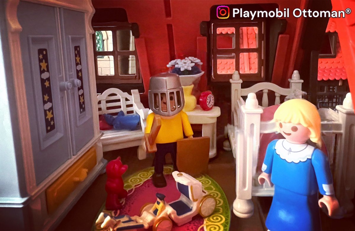 Youpi ! On s’amuse ! 🏰🗡️🛡️🚂🧸

#playmobilworld #playmobilespaña #playmobilhistory #amour #jouer #playmobilmedieval #medieval