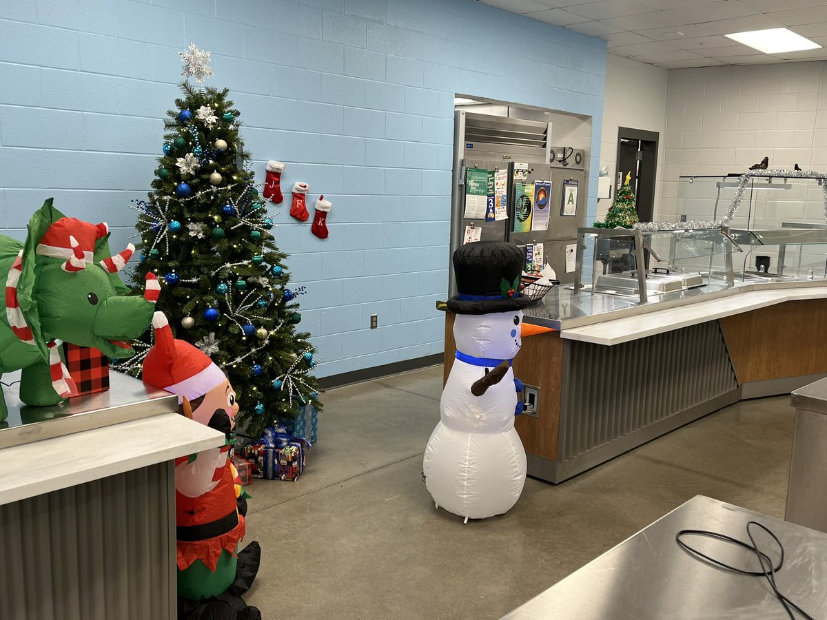 Way to go <a href="/EchoTrailMiddle/">Echo Trail Middle School</a> for also acknowledging your hard working cafeteria staff! And they did a great job getting into the holiday spirit!