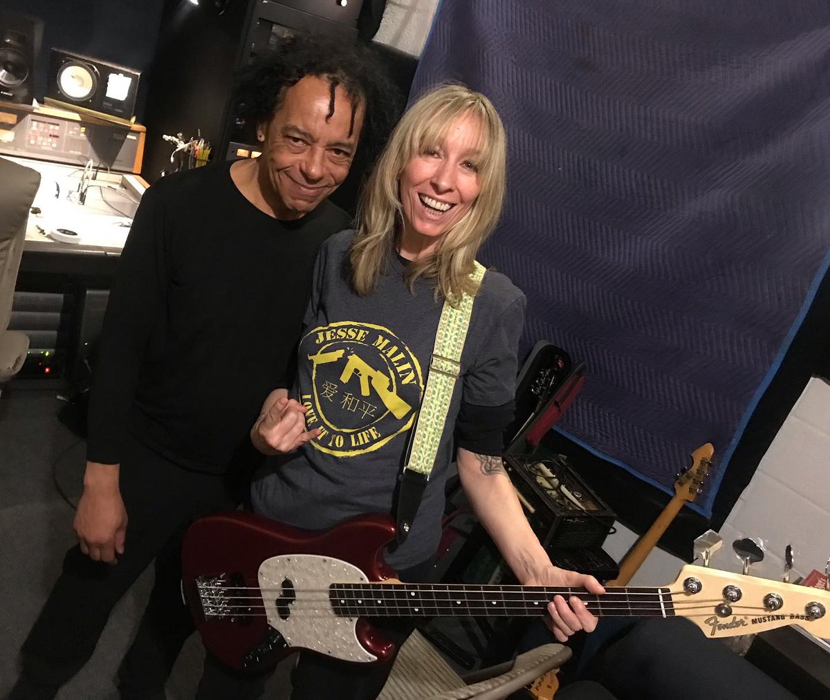 Big thanks to theee legendary OG punk Ivan Julian for giving me the opportunity to plug in and play my beautiful new Mustang in his super-cool studio! She sounds so good, slight ‘new string buzz’, I’ll have fun playing her in. Ivan’s still punkAF, some great new music coming! 💚