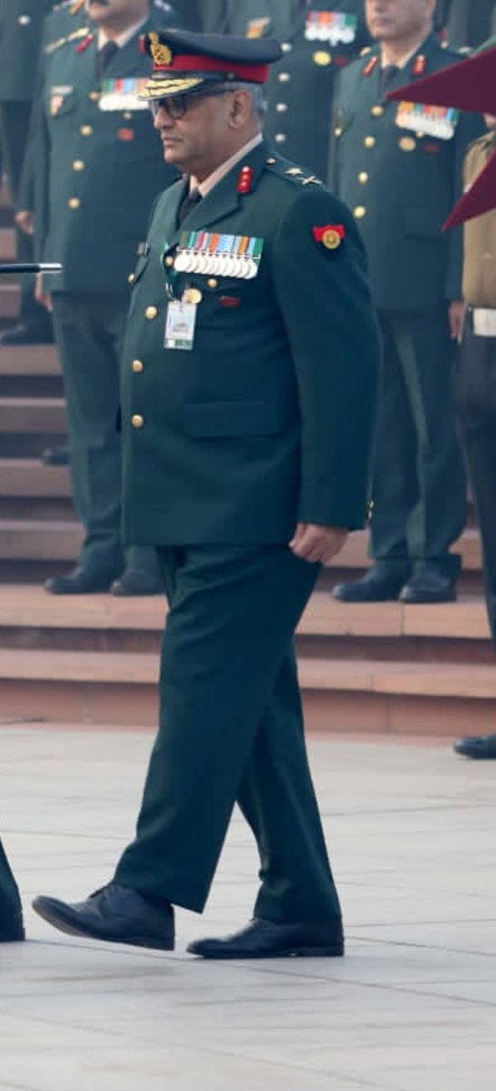 Warrior_Mukul's tweet photo. Can someone identify this Hulk? I have been given to understand that he can outrightly "BUY" any Babu of MoD which is the precise reason that despite being double the permissible weight limit,this Hulk was promoted wherein any other Officer/JCO/OR of the Indian Army with even 1 Kg overweight is denied promotion. Brig Gopi Iyer was denied his promotion and made to retire just because he was overweight by about 1.5 Kgs. आज की तारीख  में इस देश में सब बिकता है।
@rashtrapatibhvn
@PMOIndia
@DefenceMinIndia
@adgpi
@HQ_IDS_India
@SWComd_IA 
@suryacommand 
@NorthernComd_IA 
@artrac_ia 
@easterncomd 
@IaSouthern 
@AN_Command