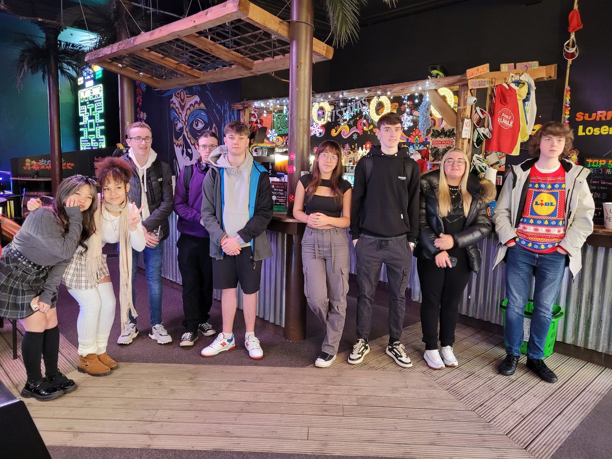 MrsBTechnical's tweet photo. Higher Design &amp; Manufacture day trip to crazy golf! Lots of research completed for Higher Design Assignment! @StAidansHigh @StAidansHigh_PE https://t.co/Ciw6dHcuAJ