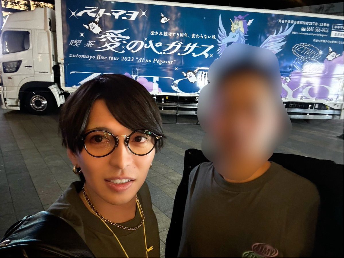 onkn_sw_'s tweet photo. 久々に開いた。
友達に招待してもらってずとまよライブ行ってきた。
曲あまり知らなかったけど超ハマりました。

#ずとまよ 
#愛のペガサス 
#ライブ https://t.co/5Oe9bBHbXT