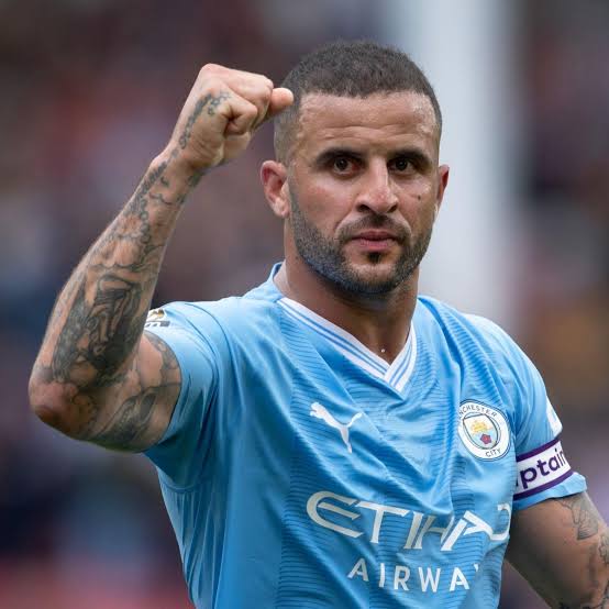 Goleada Info on X: BAIXA! Kyle Walker sentiu e teve que deixar o jogo aos  20 minutos. O jovem Ezri Konsa entrou no lugar do capitão da Inglaterra. 📸  Globo  /