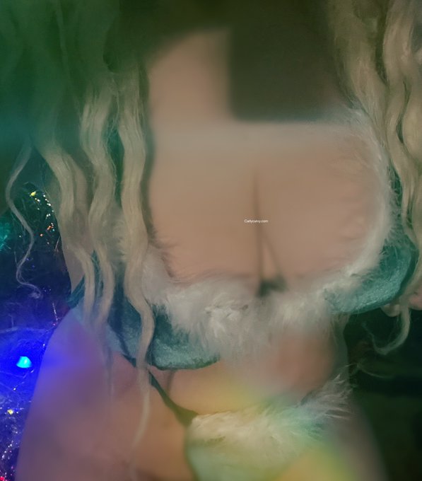 Sexy Happy Holidays special video is now on my ph page! 🎄 Come on over to check out my new lingerie and