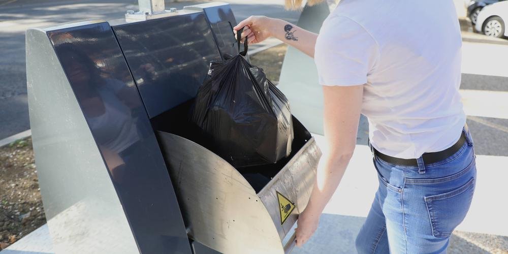 Dès janvier, certains administrés du Centre Morbihan Communauté seront soumis à une redevance incitative sur leurs déchets ménagers. Le but ? Réduire les volumes d’ordures à incinérer, valoriser la matière organique… Plus d'infos dans l’#ADEMEMagazine 👉infos.ademe.fr/magazine-decem…