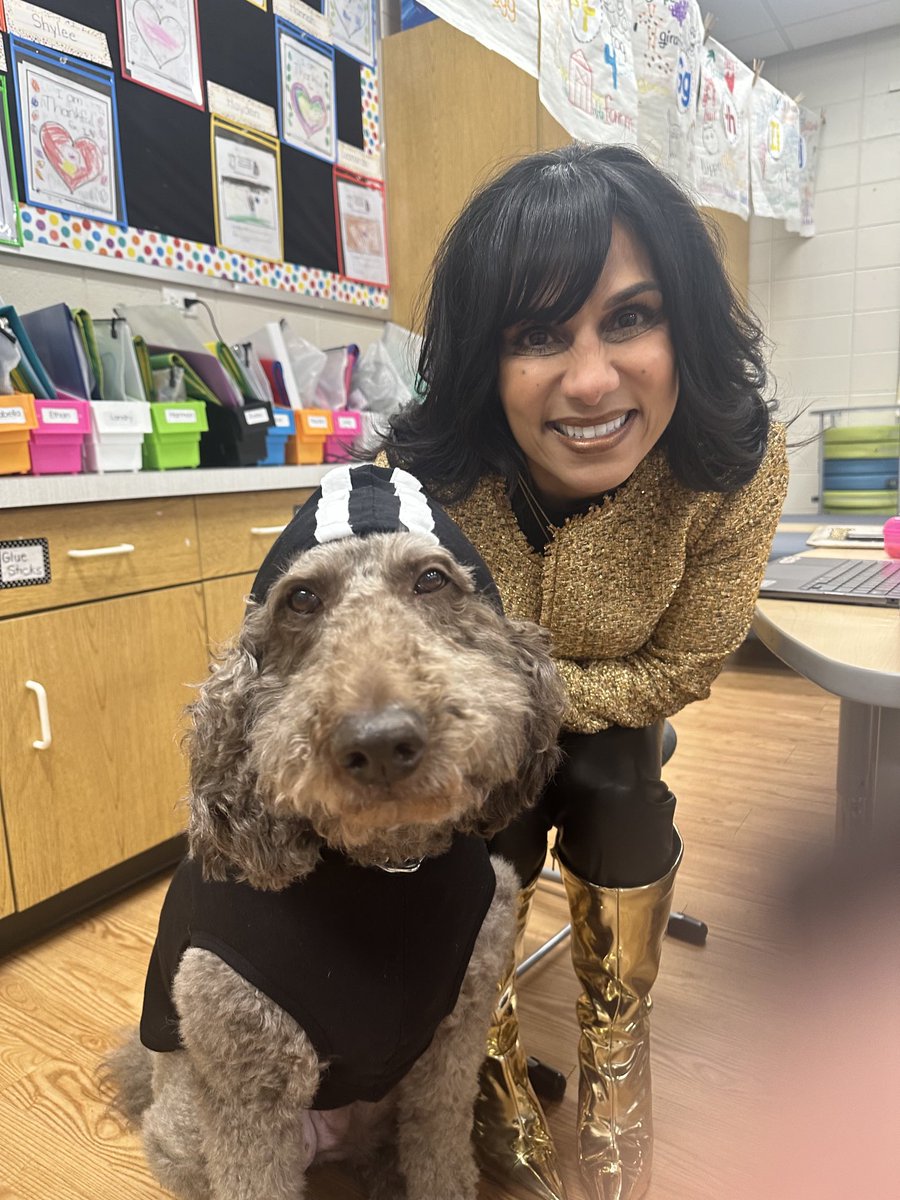Bhavna Sharma-Lewis (@bsharmalewis) on Twitter photo Happy Holidays🎄🎅🏽 Princess Polly you fit right in <a href="/DLDistrict76/">Diamond Lake District 76</a> <a href="/DrEBerger/">Dr. Erica Berger</a> SparkleOn💎🩵 Happy Holidays🎄🎅🏽 Princess Polly you fit right in <a href="/DLDistrict76/">Diamond Lake District 76</a> <a href="/DrEBerger/">Dr. Erica Berger</a> SparkleOn💎🩵