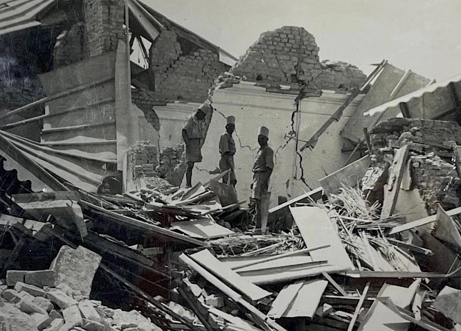 'Natural Hazards and Empire'. A new online exhibition at the Royal Geographical Society exploring the relationship between colonialism and natural disasters. Curated by staff and students at @WarwickHistory, @RGS_IBG,@SoGLeeds #histsci #histstm #geography rgs.org/our-collection…