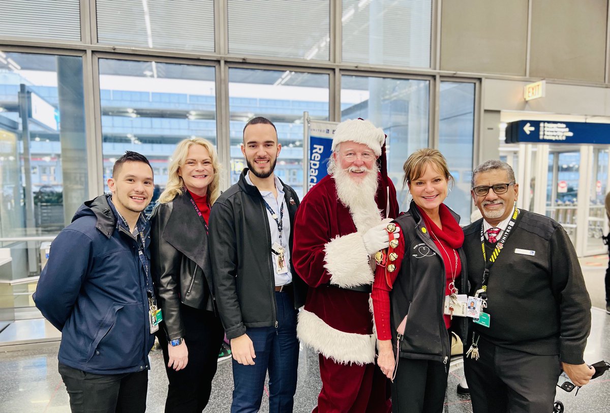 Did you know that @united is Santa’s preferred airline? All thanks to this team! #United #UGE #HoildayTravel ⁦@OmarIdris707⁩ ⁦@Toddhavel11⁩ ⁦@HermesPinedaUA⁩ ⁦@Jmass29Massey⁩ ⁦@jacquikey⁩