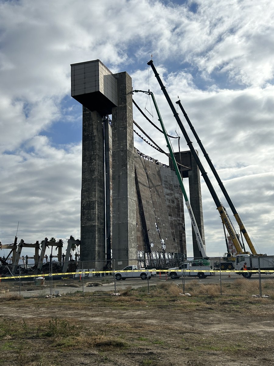 (1/2) Parents of kids at Heritage Elementary in #Tustin told me wks ago that some 5th graders were given bags to pick up & take home debris from the torched WWII hangar that was covered in #asbestos & lead paint.