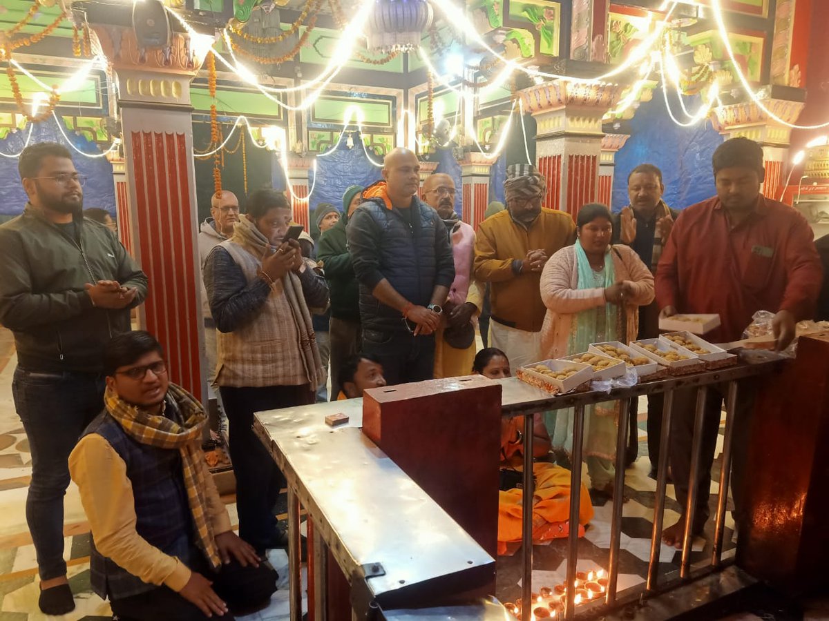 अ स अजीत tweet media