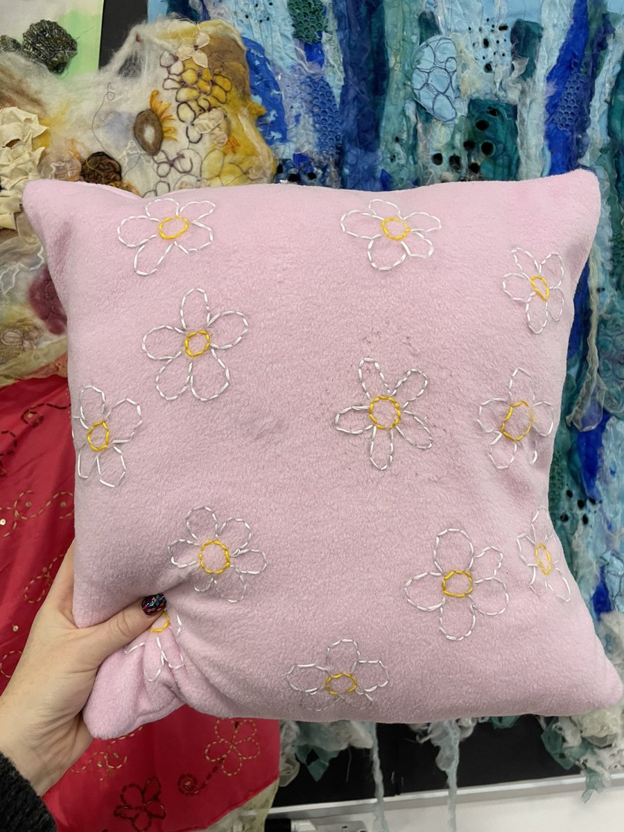 Gwaith arbennig gan ddisgyblion Bl8 😍🪡🧵