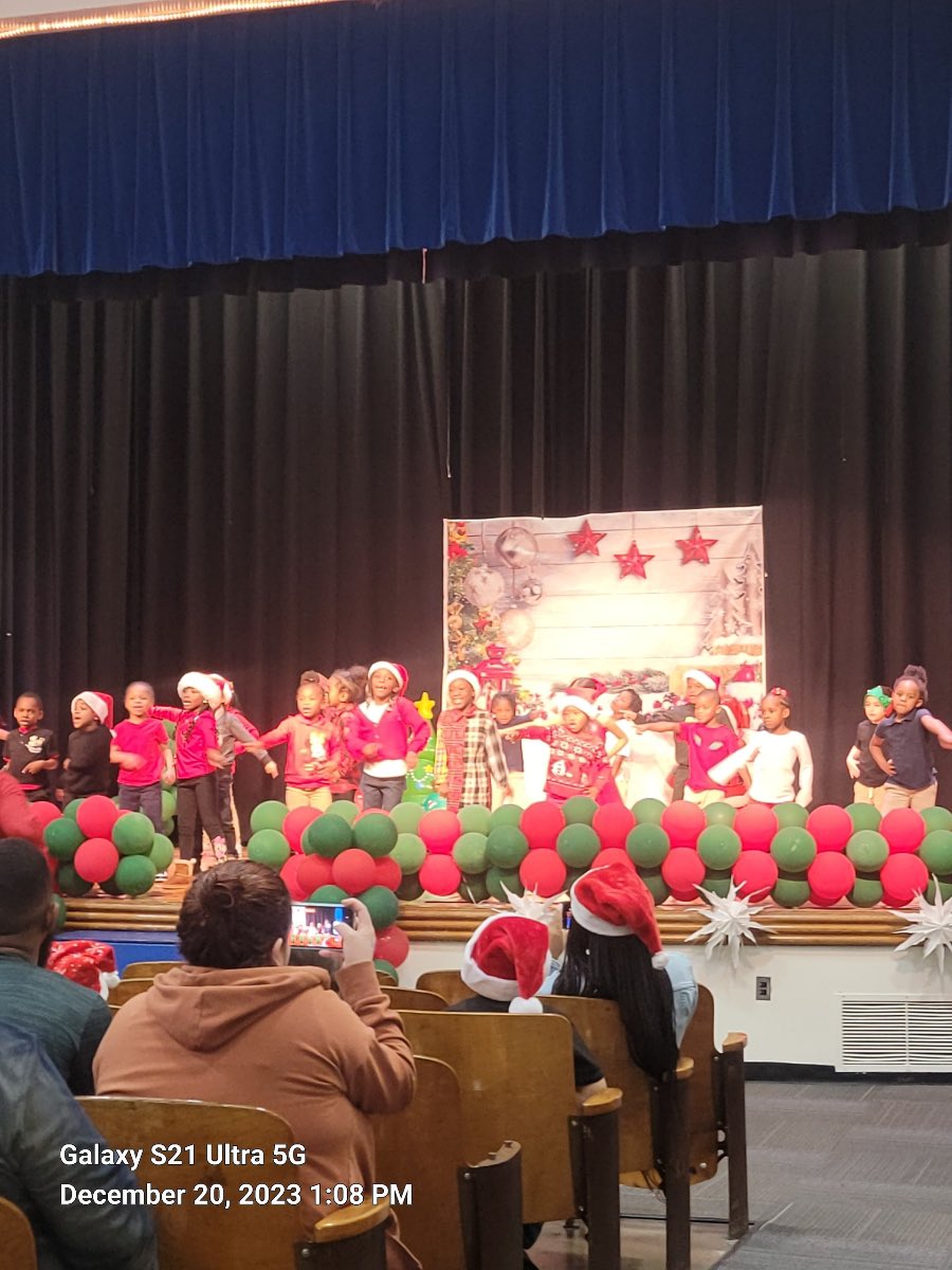 Our Kinder-2nd Winter Concert was such a delight! Our auditorium was packed with parents and family members as our Eagles sang their hearts out! @ACEDallasISD @VeltHutchins @TeamDallasISD