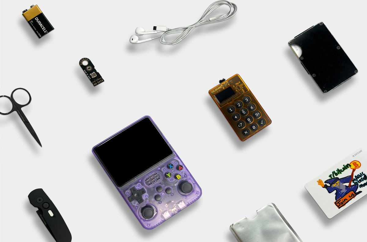 Essentials #BTC 
Some of my faves from Coinkite <a href="/COLDCARDwallet/">COLDCARD</a> <a href="/SATSCARD/">SATSCARD</a>