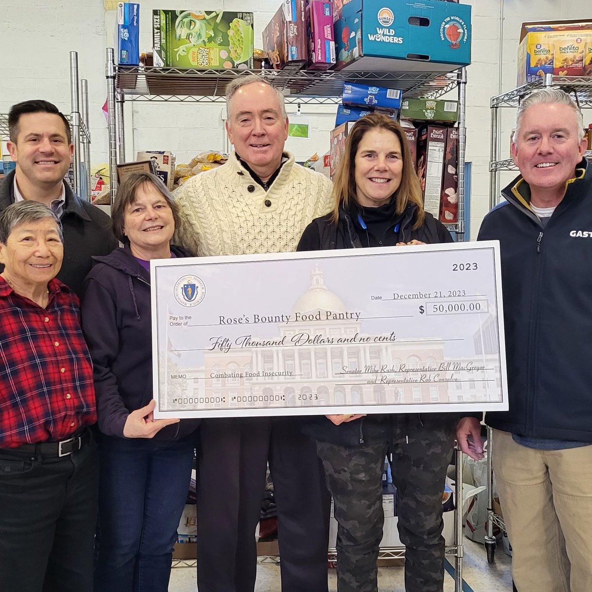 Today @WRBillyMac @RobConsalvo and I presented funding we secured in the FY 2024 state budget to the people at Rose's Bounty Food Pantry. Rose's Bounty is an incredible organization helping to fight food security in our district.
