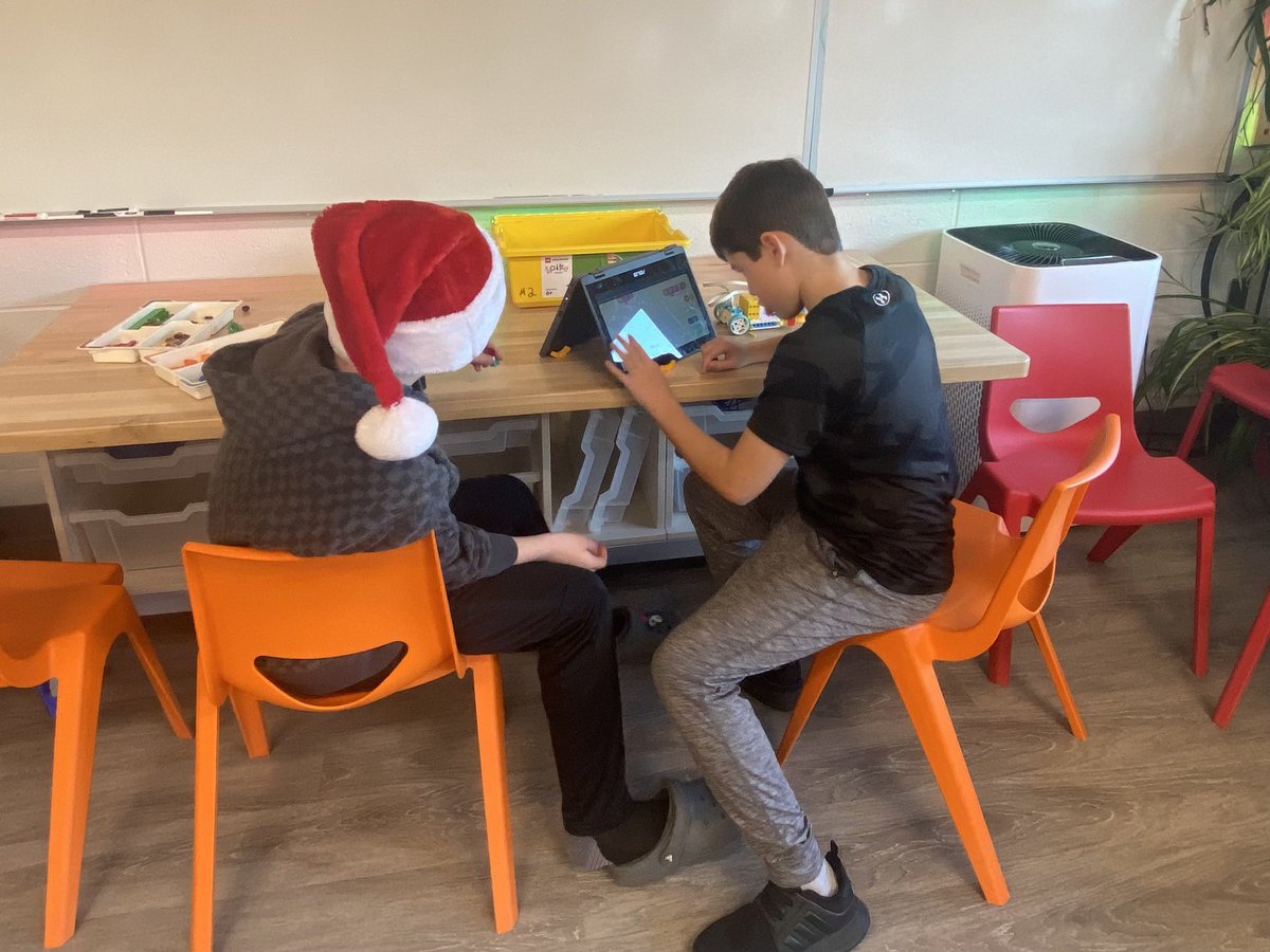 CMcCoid's tweet photo. Design thinking and coding with robots in our elementary #STEAM labs today!#PantherPath #7Cs @PointBoroSTEM @AdamAngelozzi @PtBoroSchools https://t.co/HLfWDbjuaC