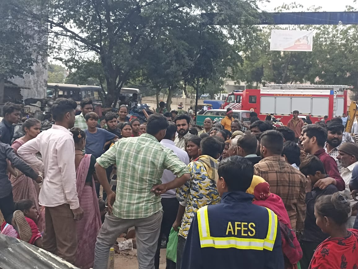 આજરોજ નિકોલ વિસ્તારમાં .મ્યુ.કોર્પોરેશનની અમલવારી દરમ્યાન ઓઢવ વિસ્તારમાં આવેલ આશ્રયગૃહ ની માહિતી આપી . આશ્રયગૃહમાં આપવામાં આવતી સુવિધાઓની વિસ્તૃત જાણકારી આપી.