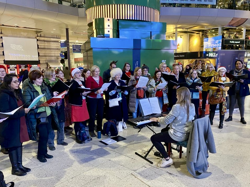 HighgateForum's tweet image. Fancy joining a fun, friendly, low-pressure choir focusing on songs from musicals - Wicked to West Side Story - and older pop songs? Then Thursday nights at 8 at Jacksons Lane are for you! Find out more at jacksonslane.org.uk/classes/musica…