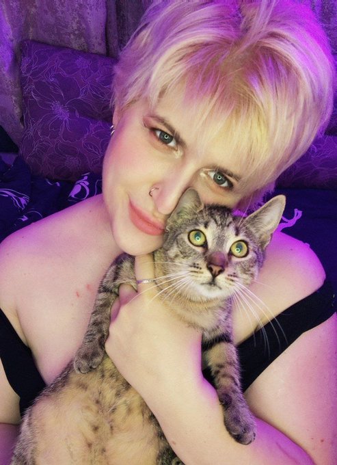 Ahtung! Uncensored pussy pic in your feed! https://t.co/A6QqOockwj