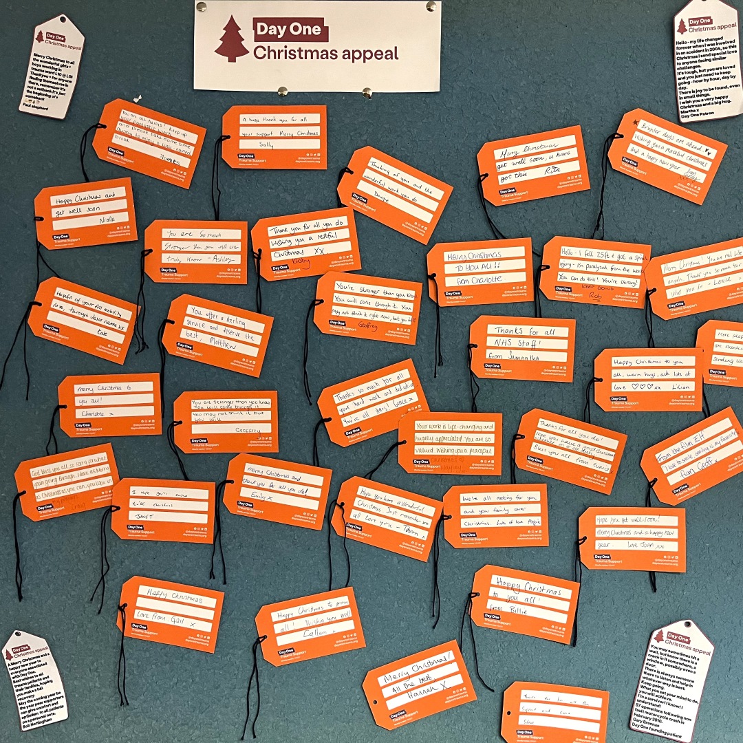 DayOneTrauma's tweet photo. We’ve been overwhelmed by the messages we’ve received wishing patients and staff well this Christmas 🎄🏥

We’ve displayed a selection in some of the Major Trauma Centres where we work so patients and staff can read everyone’s kind words. https://t.co/LRNOCO0oM9