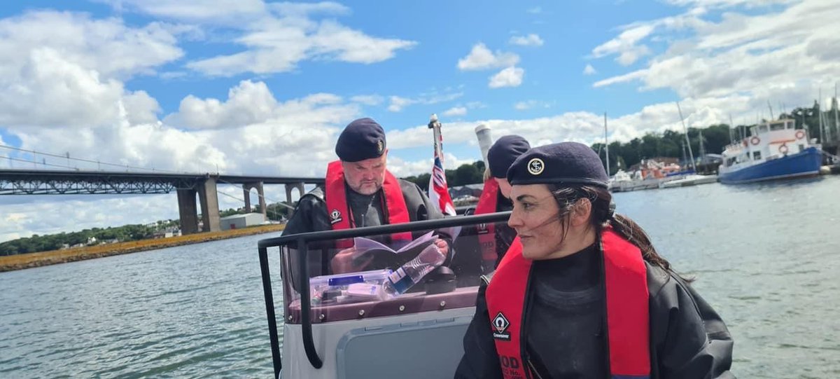 Today, we celebrate Petty Officer Mark “Sparky” Warnock from our East of Scotland-Unit @HMSScotia, who has been awarded the Vice Admiral Sir Donald Gosling Plate and named RNR “Reservist of the Year” by Commodore Jo Adey ADC, Commander of the Maritime Reserves. 🧵 1/9