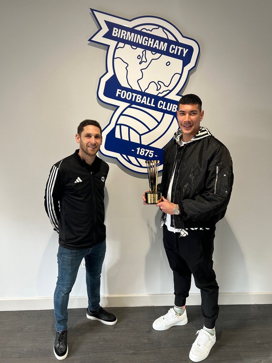 Special delivery from the PFA’s Dean Furman in Birmingham. Congratulations, @Neil38Etheridge 🤝