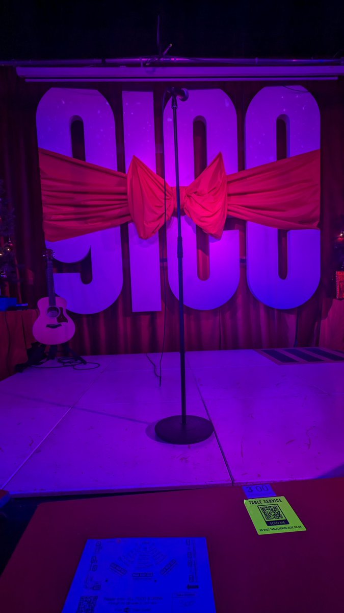 Another great night at <a href="/GleeClubCardiff/">The Glee Club Cardiff</a>!

<a href="/robinjaymorgan/">Robin Morgan</a>, <a href="/standuppete/">Peter Rethinasamy</a>, <a href="/iamthomasgreen/">Thomas Green</a>, and <a href="/comedylopez/">Ignacio Lopez</a> kicking Christmas off in the best way. 

Absolutely smashed a tough gig. 

UK comedy is absolutely booming and I'm here for it.