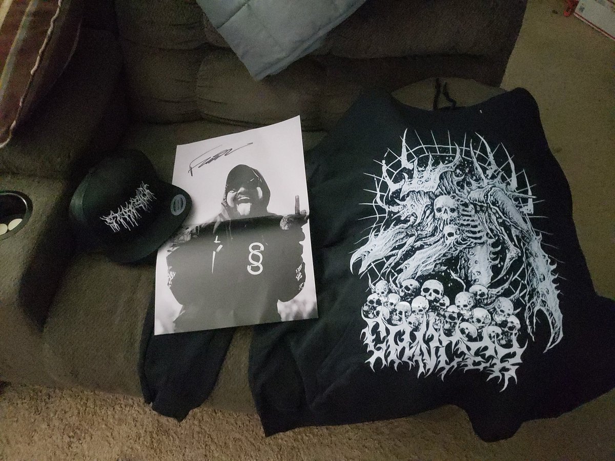 DillaTTV's tweet photo. @STAYS1CK @FRONZ1LLA  I ordered this like 3 days ago and its already here! Fucking love it https://t.co/IktTvADyZl