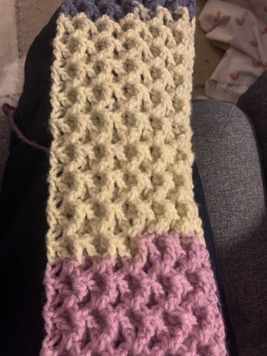 Crochet help please. I started this scarf last Christmas for my daughter. I’ve lost the pattern. I’ve pricked it up thinking I could easily finish it before Sunday and I can’t remember the stitches at all 😫 anyone recognise the stitch please? #crochet