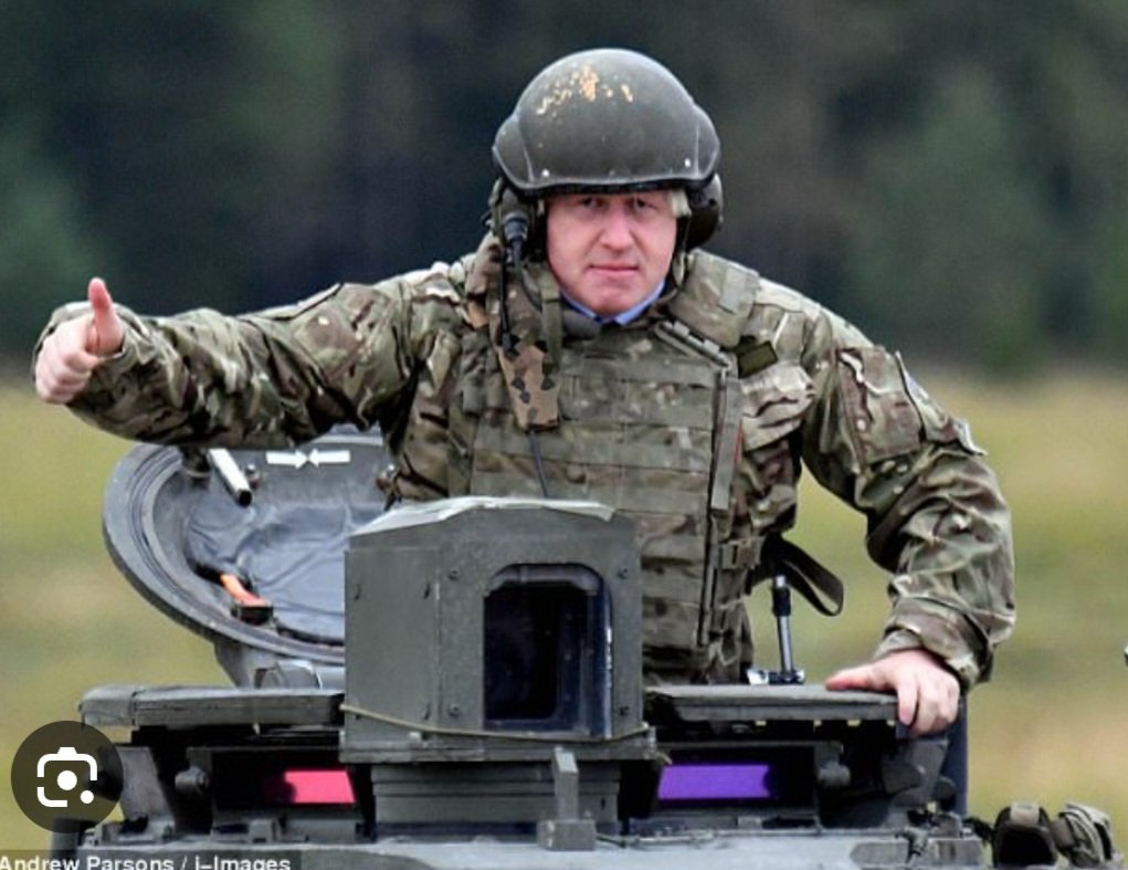 So not a huge fan of #KeirStarmer but damn he's getting a lot letting of flack for his pic in 'camouflage gear'.....I'll just leave this here 👇 #BorisJohnsonIsALiar #FuckBorisJohnson #Heliedandliedandliedagain