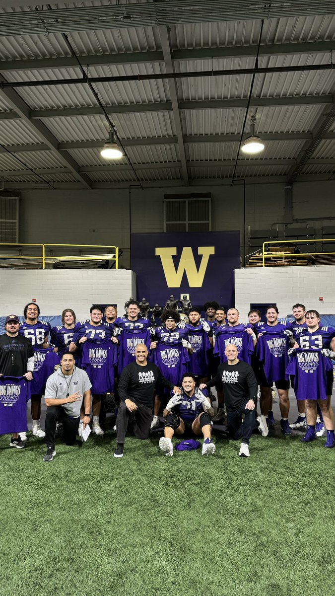 Congrats to @UW_Football Winners of the 2023 @JoeMooreAward recognizing the best offensive line in college football!!!💪🏼😤