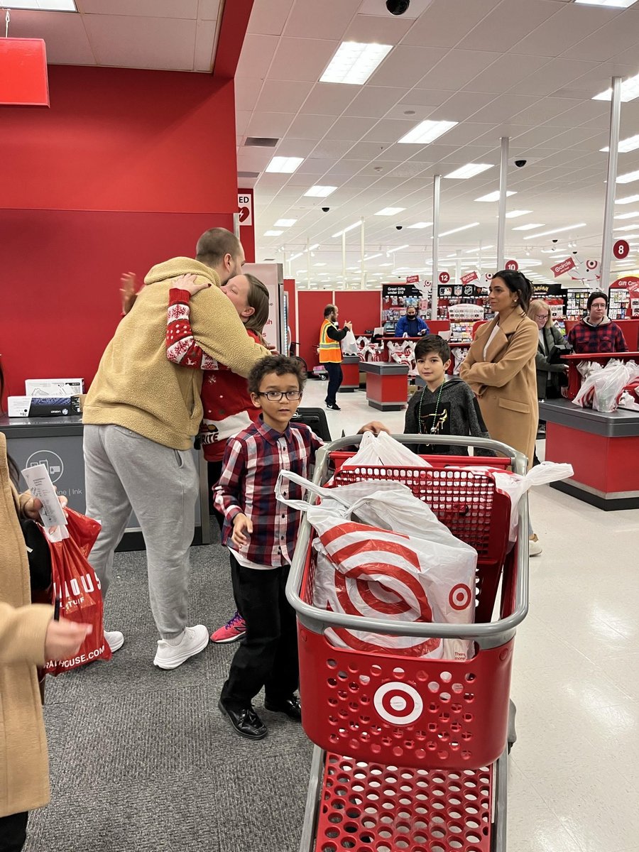 Muuuuth! Big thanks to Pat Freiermuth, for taking some of our Club Kids on a holiday shopping spree on Wednesday! We appreciate Pat's dedication to Boys & Girls Clubs of Western Pennsylvania this holiday season and all year-long! Let's go #88! @patfreiermuth