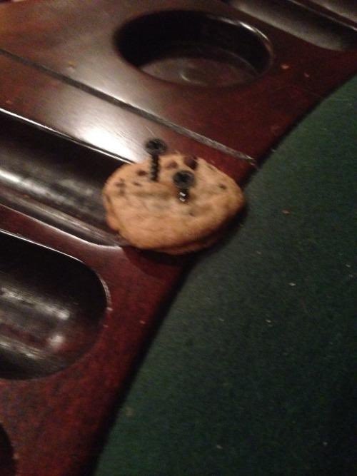 screwed a cookie to the tabel