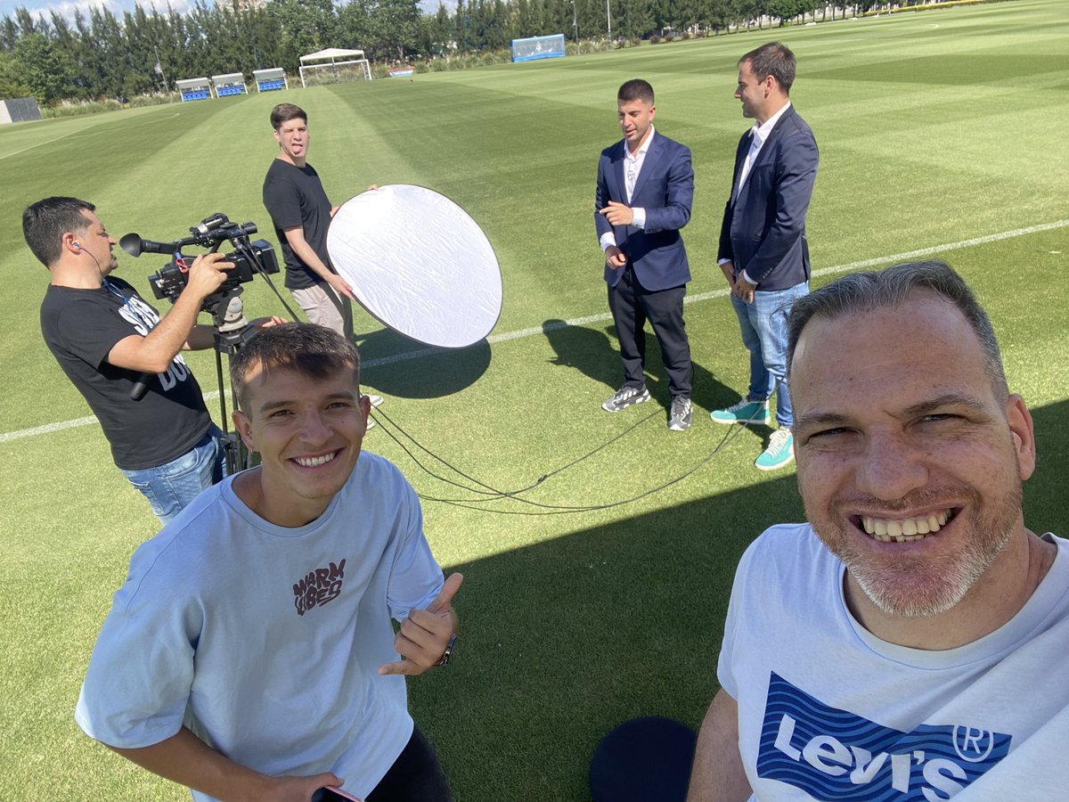 Lindo día en el Predio Lionel Messi grabando los especiales de fin de año que se verán desde este fin de semana. @Jbruno84 @gastonedul @EzeFernaandez @Lucas_Scarcella