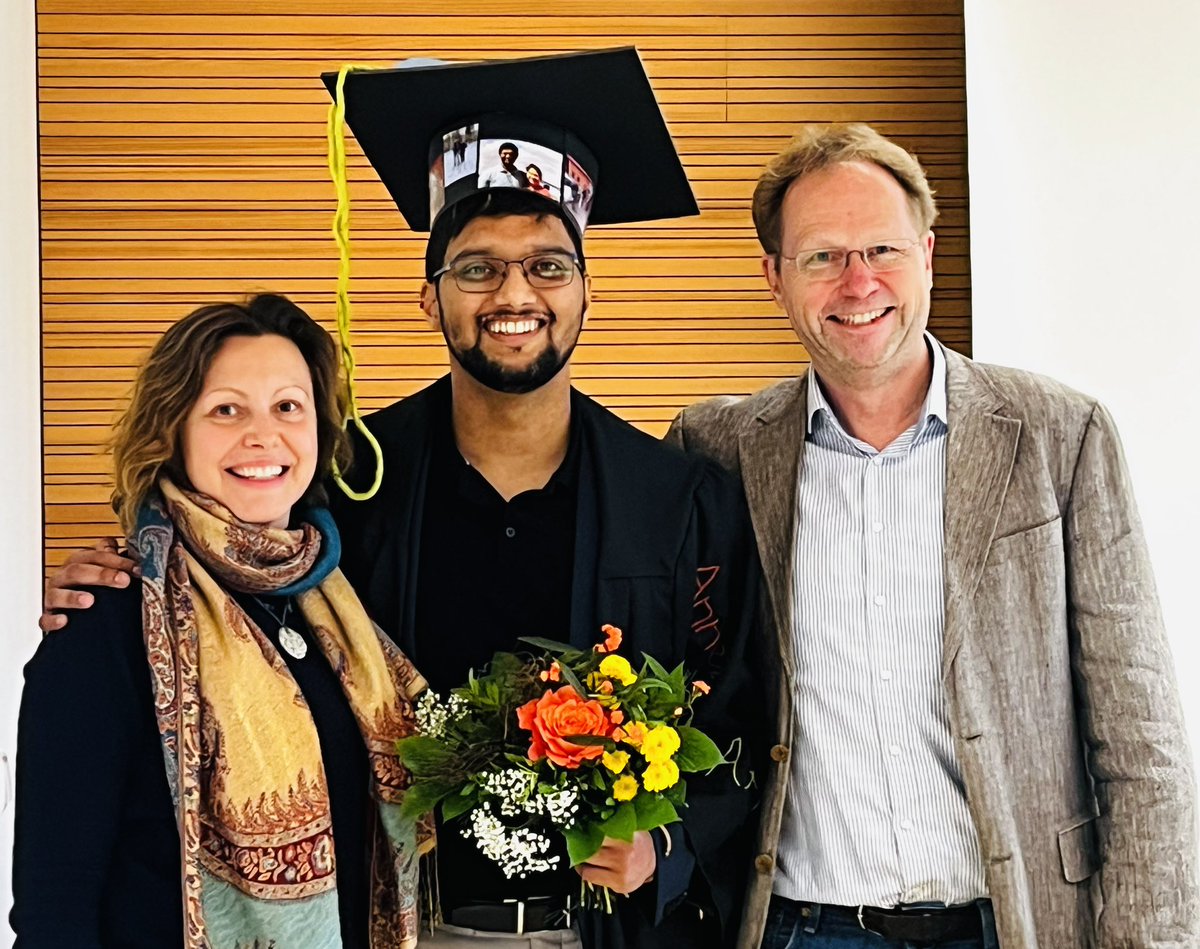 Congratulations Aditya 🍾🎊 for successfully defending his Ph.D work on ex-vivo reconstitution of IFT train motility detailing the role of MT PTMs on tracks selectivity. A great collaborative project with the Pigino Lab <a href="/GaiaPigino/">Gaia Pigino</a>. <a href="/BCUBE_TUDresden/">B CUBE - Center for Molecular Bioengineering</a> #phdone @imprimpressed <a href="/digsbb/">DIGS-BB</a>
