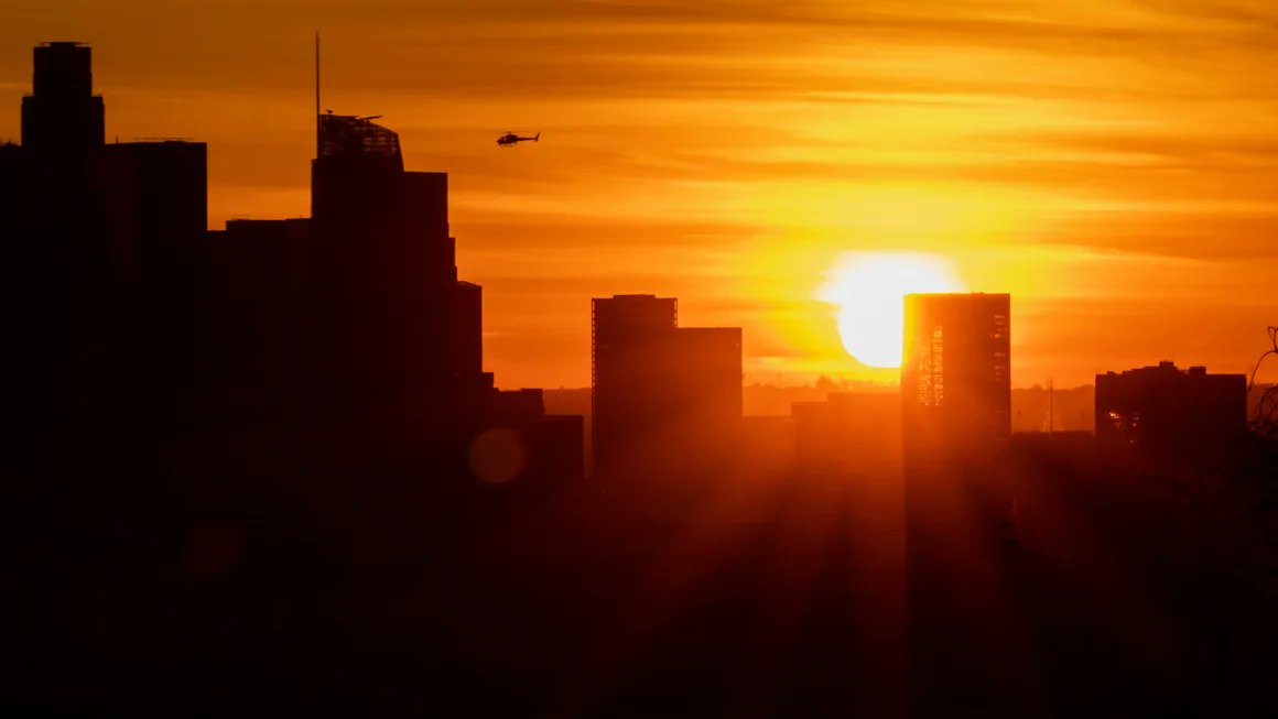 Winter Solstice today! @RutgersU American studies prof. Maria Kennedy talks to CNN on why so many holidays, including Christmas, Hanukkah, Kwanzaa, and pagan festivals, coincide with the return of longer days. go.rutgers.edu/6txyd420 @RutgersSASHUM @RutgersNB