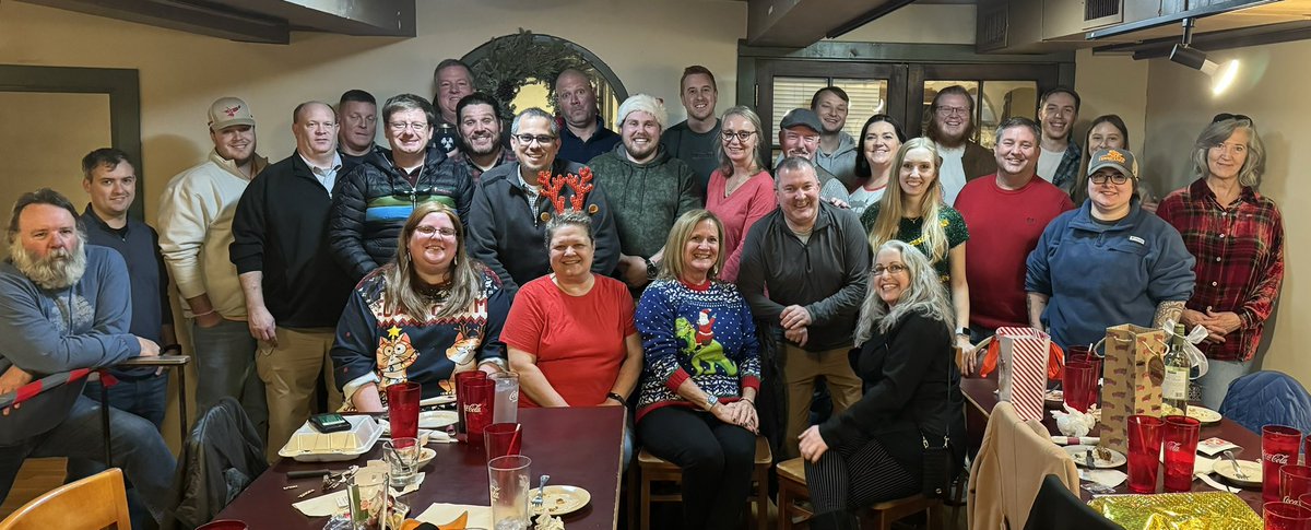 UTKEHS's tweet photo. Wishing you all a joyful holiday season from EHS! 🎄✨ May your days be filled with warmth, laughter, and the company of loved ones. Happy Holidays! https://t.co/vZPT70EwxG