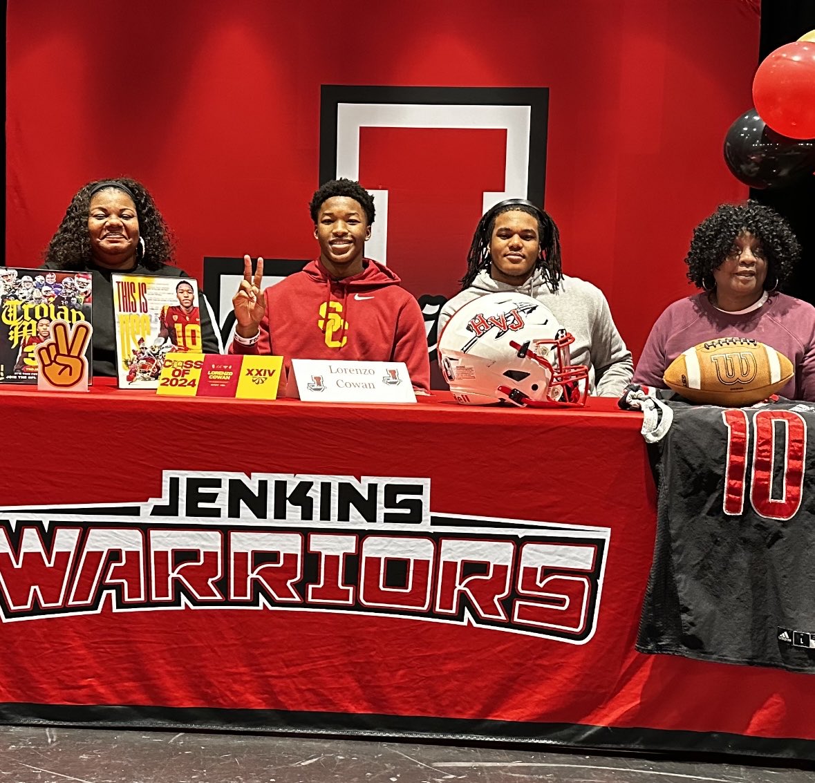 Dennis Knight (@dennisknightsmn) on Twitter photo Lorenzo Cowan of Jenkins has signed to play football at USC <a href="/FootballHvj/">Jenkins High School Recruiting</a> <a href="/uscfb/">USC Football ✌️</a> <a href="/SCCPSS_HPEA/">SCCPSS Health, Physical Education & Athletics</a> <a href="/LorenzoCowan10/">Lorenzo Cowan</a> Lorenzo Cowan of Jenkins has signed to play football at USC <a href="/FootballHvj/">Jenkins High School Recruiting</a> <a href="/uscfb/">USC Football ✌️</a> <a href="/SCCPSS_HPEA/">SCCPSS Health, Physical Education & Athletics</a> <a href="/LorenzoCowan10/">Lorenzo Cowan</a>
