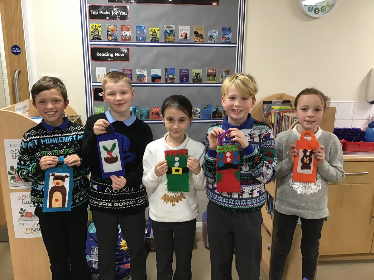 HolmeValleySch's tweet image. Y4 - Mrs Porter
Christmas jumper day ✅
Christmas bags ✅
Great sewing everyone ✨
#DesignTechnology #FestiveFun