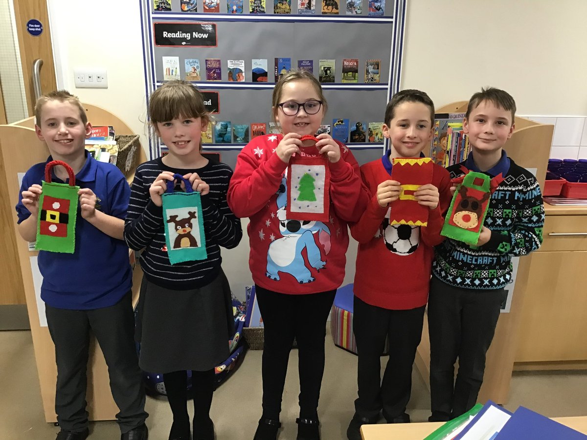 HolmeValleySch's tweet image. Y4 - Mrs Porter
Christmas jumper day ✅
Christmas bags ✅
Great sewing everyone ✨
#DesignTechnology #FestiveFun