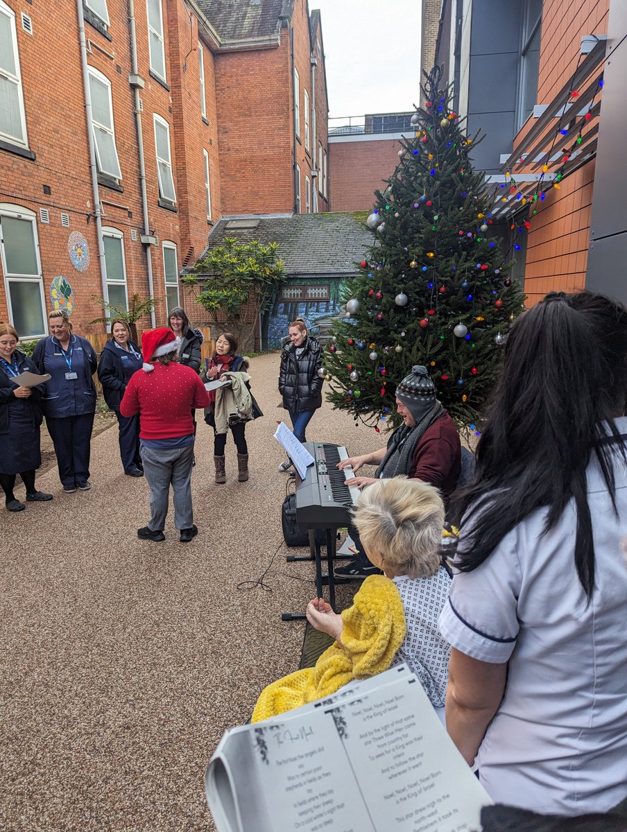 Our wonderful physio team got one of our long stay patients outside to our critical care carols. She was decannulated the next day and eating everything in sight today, big smile on her face when I agreed to remove the NG! #rehablegend in action. @georgiavbetts @SamDean80656889