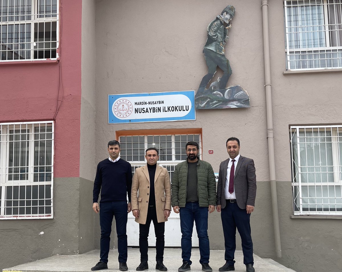 Teşkilatımıza eğitim çalışanlarımızın teveccühü eskisinden daha fazla. Gittiğimiz her yerde güven verici, samimi bir sendikacılık yapmanın gururunu yaşıyoruz.

📍 Nusaybin İlkokulu

<a href="/EgitimBirSen/">Eğitim-Bir-Sen</a> 
<a href="/_aliyalcin_/">Ali YALÇIN</a> 
<a href="/aselamdemir47/">Abdulselam DEMİR</a> 
<a href="/KavakSafak/">Safak Kavak</a>